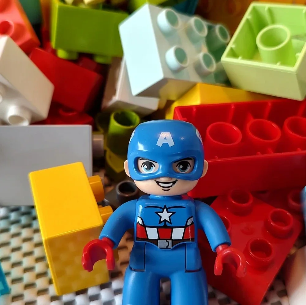 Lego Duplo Lot Used One Captain America Figure Approximately 1.6lbs